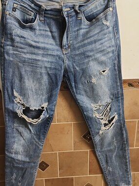 Skinny fit, ripped Judy Blue jeans